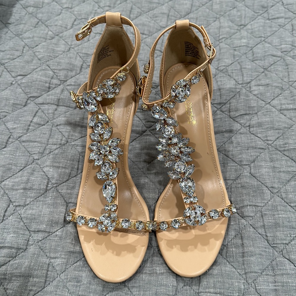 Wedge sandal with crystal detail